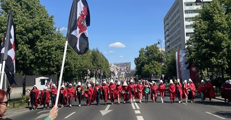 Przyszły na marsz przebrane. Zdjęcia z Warszawy niosą się w sieci