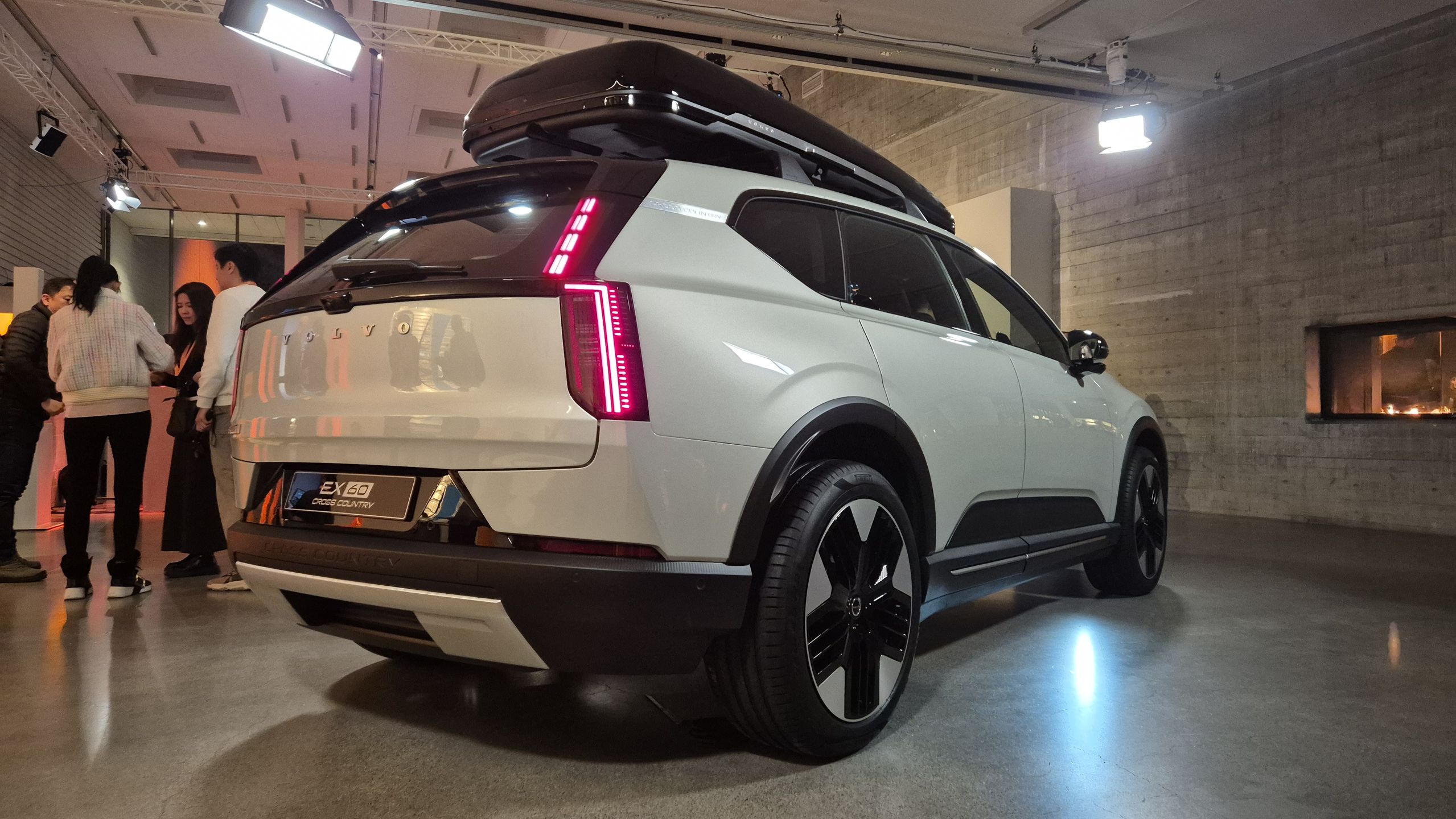 Volvo EX60 Cross Country