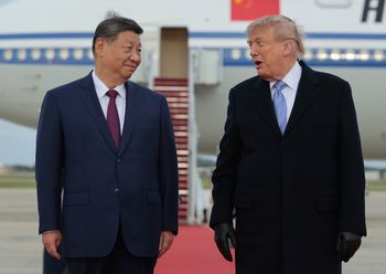 Xi Jinping przy jednym stole z Muskiem i Bezosem. Zaprosił Trump