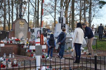 Łączna: Wszystkich Świętych. Mieszkańcy pamiętali o bohaterach