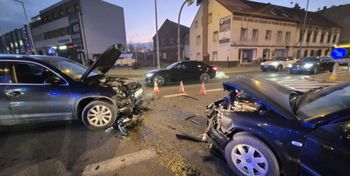 Legnica: Zderzenie dwóch samochodów zakończyło się hospitalizacją kobiety i dziecka