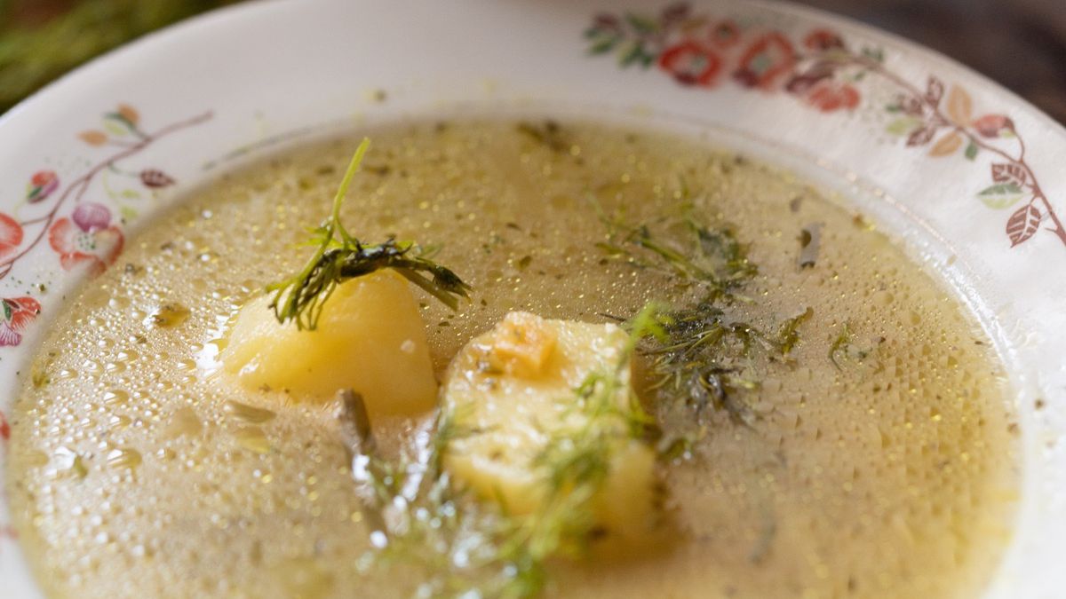 Aromatyczna zupa ogórkowa