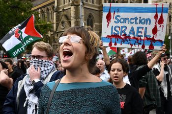 Starcia w Australii. Policja musiała użyć gazu pieprzowego