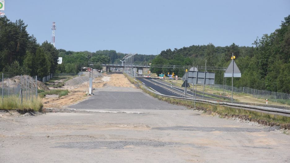 Wstrzymano budowę na 300-metrowym odcinku autostrady D11 z Trutnova do granicy z Polską. Wzdłuż trasy stwierdzono podwyższoną radioaktywność.