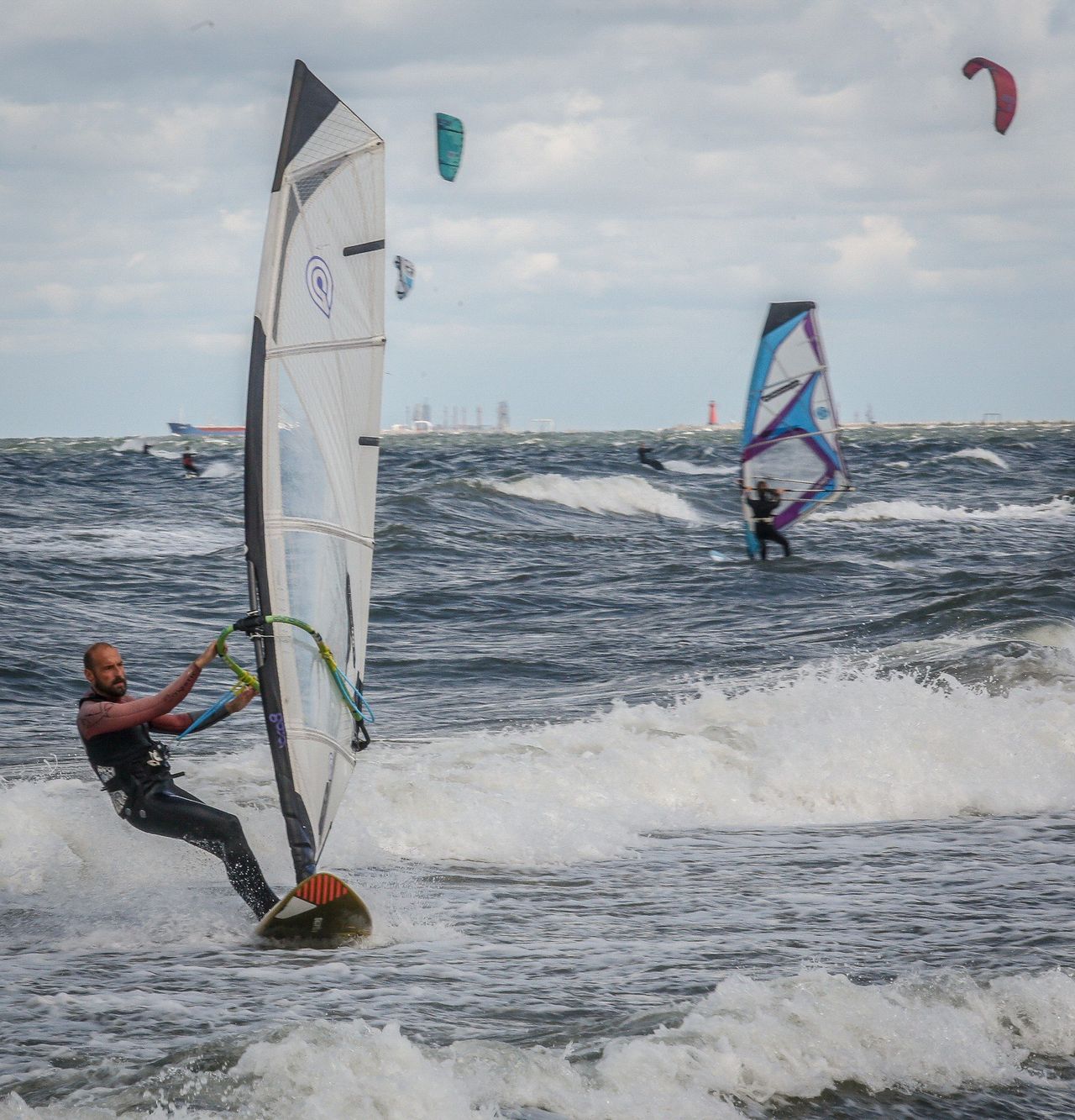 Jastarnia: Tragiczny wypadek. Wiatr porwał kitesurfera