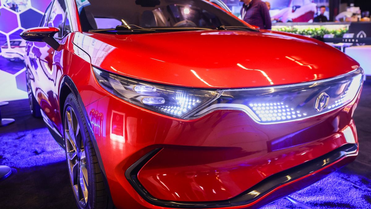 Pokazowy egzemplarz Izery wystawiony podczas kongresu ekonomicznego w Katowicach, kwiecień 2023 roku