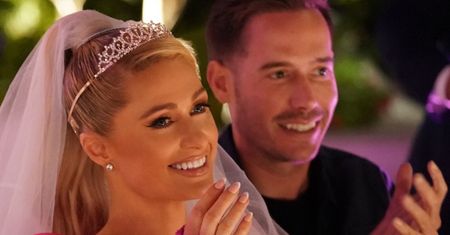 Tak wyglądał GIGANTYCZNY TORT WESELNY Paris Hilton! Gustowny? (FOTO)
