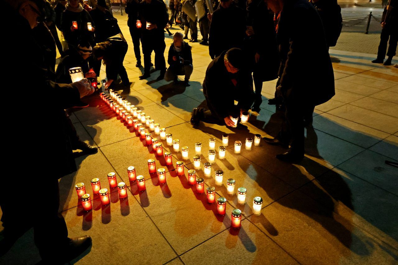 Lublin: Krzyż ze zniczy. Powstał na placu Litewskim