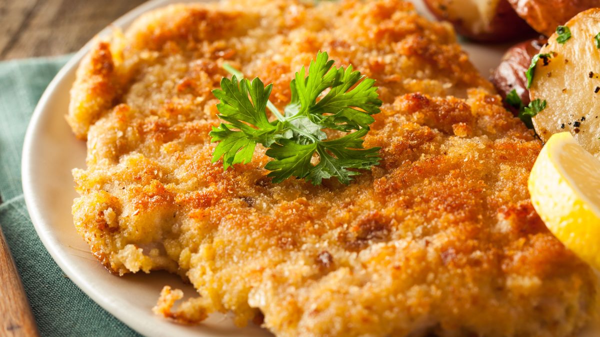 Kotlet belweder poleca się na obiad. Miła odmiana po zwykłym schabowym