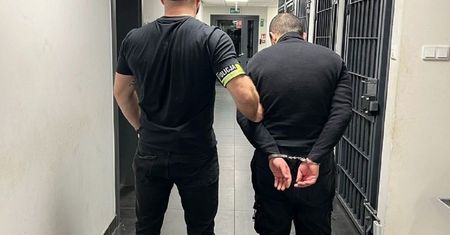 Kierowca taksówki na aplikację zatrzymany. Groził pasażerowi nożem