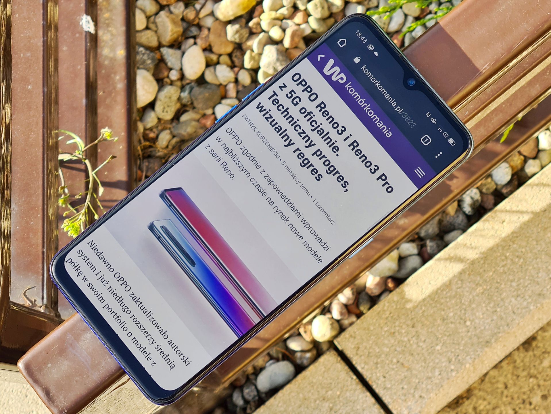 Taniej, ale i bardziej nijako. Test OPPO Reno 3 3