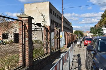Tarnów: Rozbiórka pozostałości dawnego Owintaru. W miejscu opuszczonego budynku po byłym zakładzie stanąć mają nowe bloki z mieszkaniami