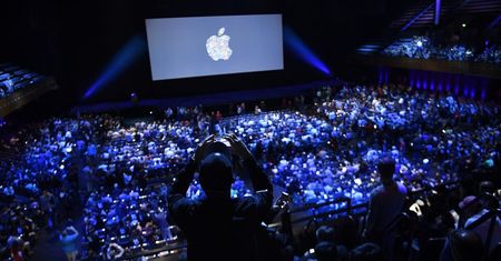 Apple chce nas zaskoczyć - w planach 16-calowy MacBook Pro i 31-calowy ekran 6K