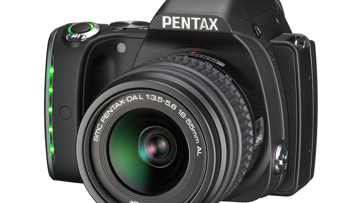 Kolorowy Pentax K-S1 ze świecącym gripem 1