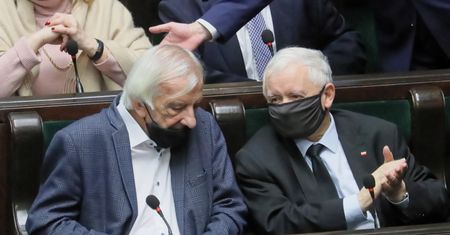 Terlecki zakażony. Siedział obok Kaczyńskiego. Minister komentuje