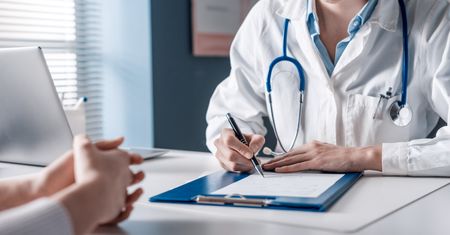 Prawie 289 mln dni zwolnień lekarskich w 2022 r. Na to Polacy chorowali najczęściej