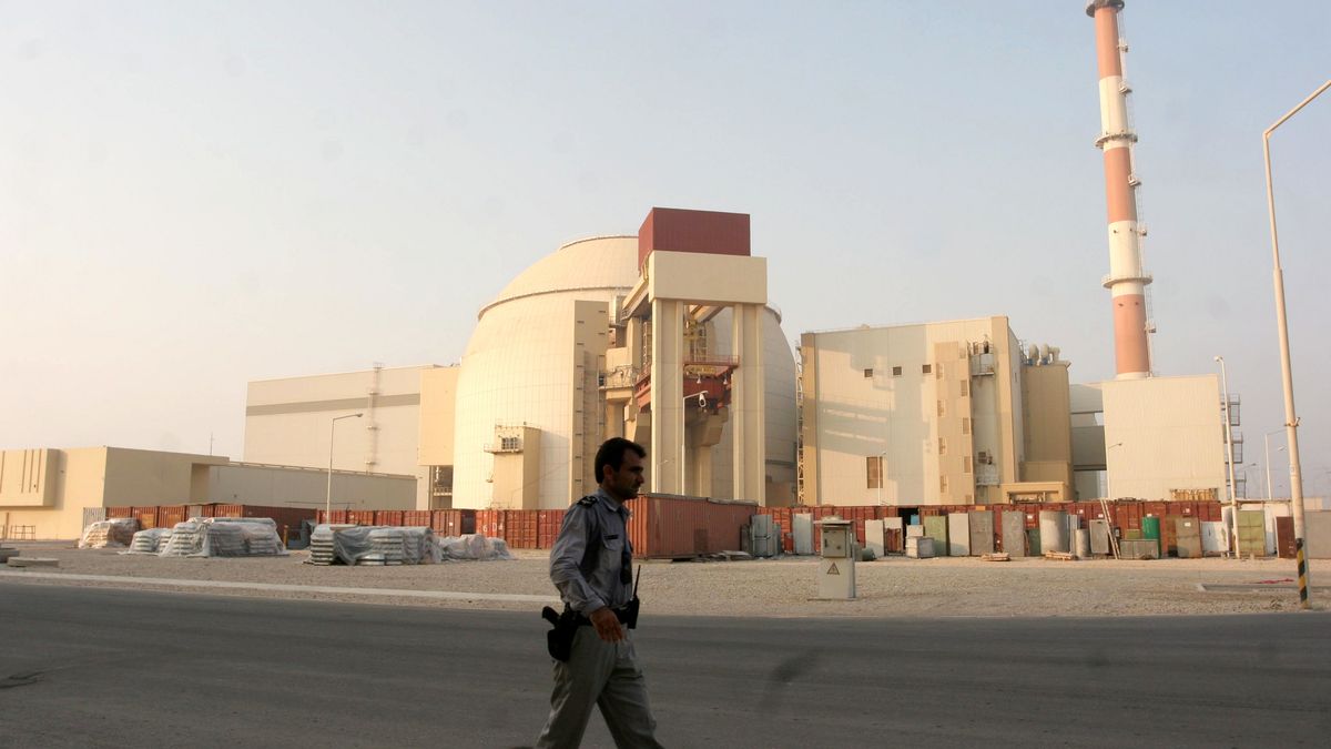 Na zdjęciu elektrownia jądrowa w Buszehr - Teheran zapewnia, że jego program nuklearny ma wyłącznie cywilny charakter