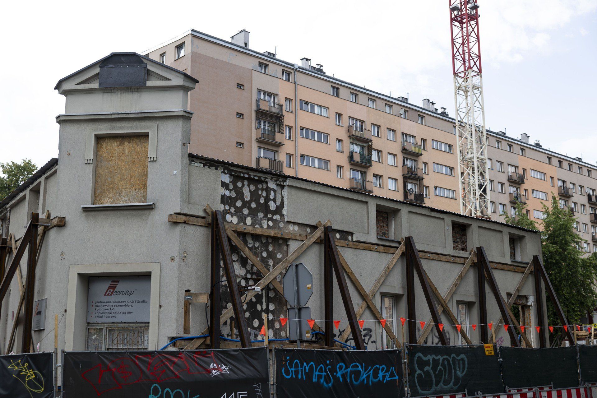 Ostatnie budynki dawnej Krowodrzy odchodzą. Powstaje tu nowoczesny apartamentowiec