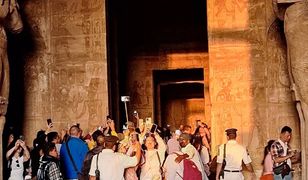 Cud słońca w Egipcie. Tysiące turystów nagrywało, co się dzieje