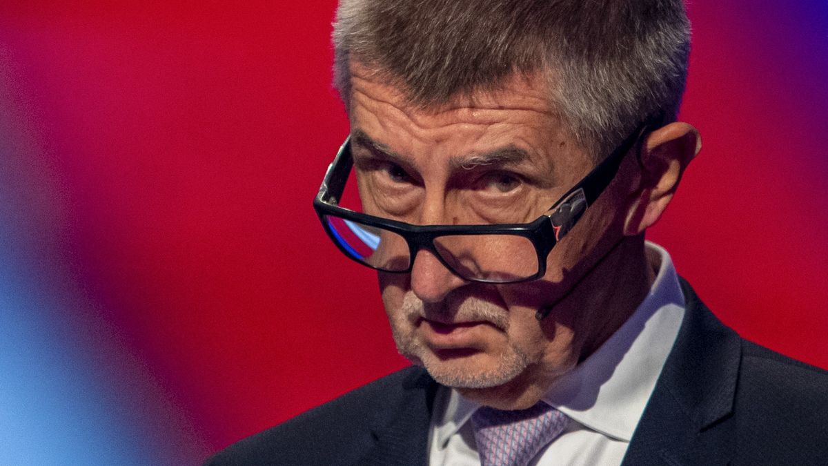 TV debate ahead of Czech parliamentary electionsepa09509761 Czech Prime Minister and leader of the ANO movement, Andrej Babis prepares for a television debate for the parliamentary elections at Czech Television in Prague, Czech Republic, 06 October 2021. The general elections in the Czech Republic will be held on 08 and 09 October 2021.  EPA/MARTIN DIVISEK Dostawca: PAP/EPA.MARTIN DIVISEK