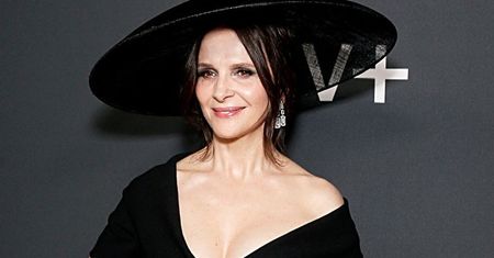 59-letnia Juliette Binoche zachwyciła w sukni z głębokim dekoltem