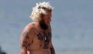Jonah Hill figluje na plaży. Przyłapali go paparazzi