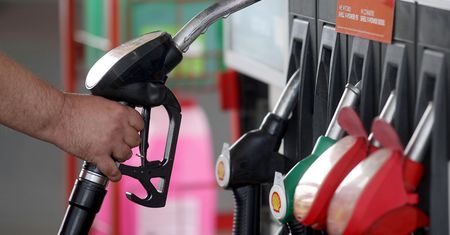 Ceny paliw znowu w dół. Świetne wieści dla kierowców. Tyle zaoszczędzimy na stacjach