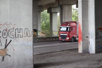 Świętochłowice: Wiadukt nad DTŚ w kiepskim stanie? Miasto czeka na ekspertyzę