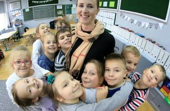 Najpiękniejsze życzenia na Dzień Nauczyciela 2025. Oto gotowe wiersze