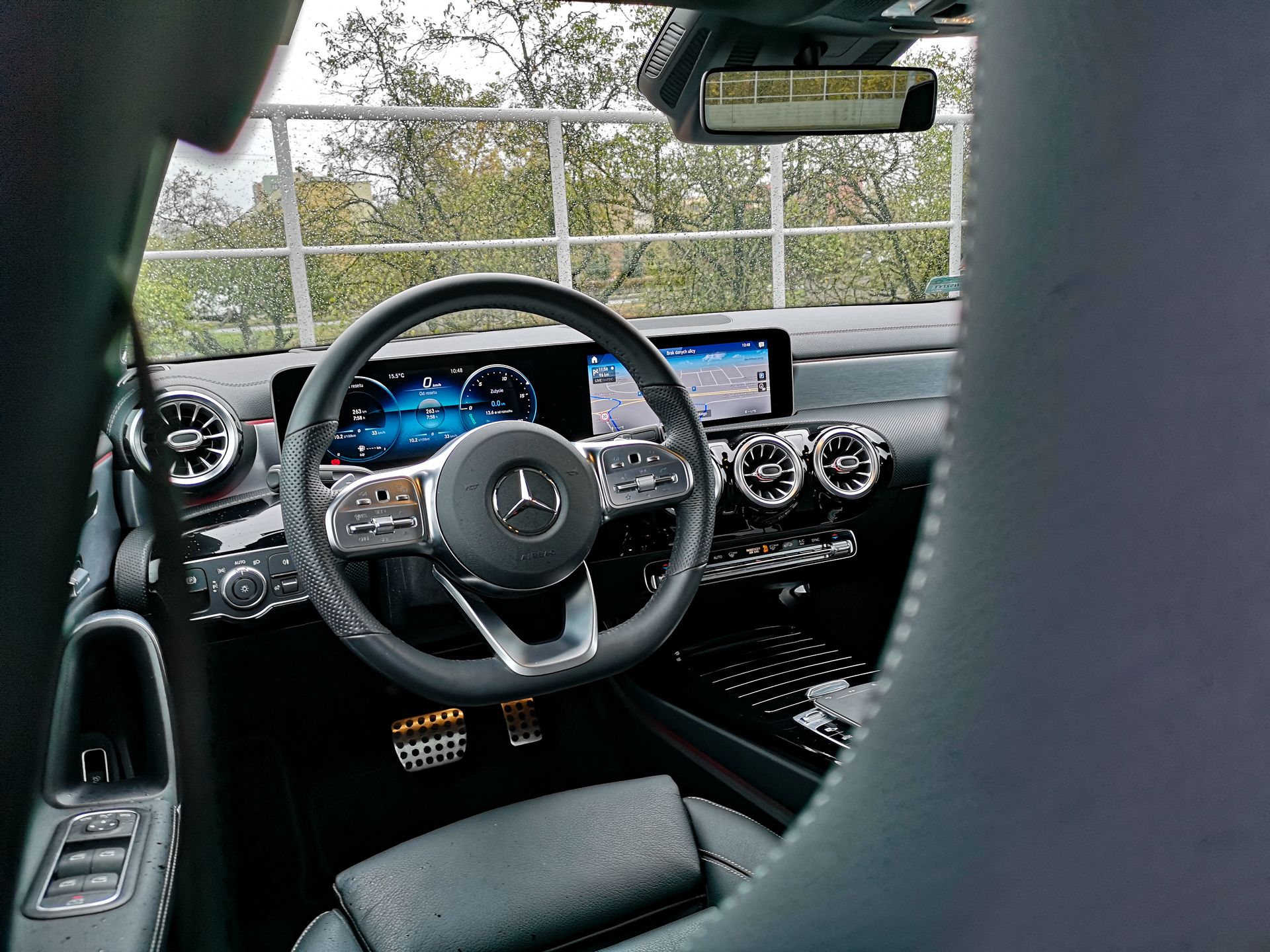 Mercedes CLA: System MBUX, wirtualny kokpit i audio Burmester 2