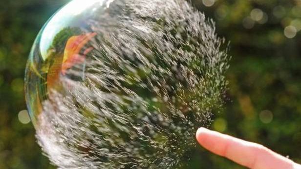 Bańka zaczyna pękać? Kurs akcji Facebooka poniżej ceny emisyjnej 1