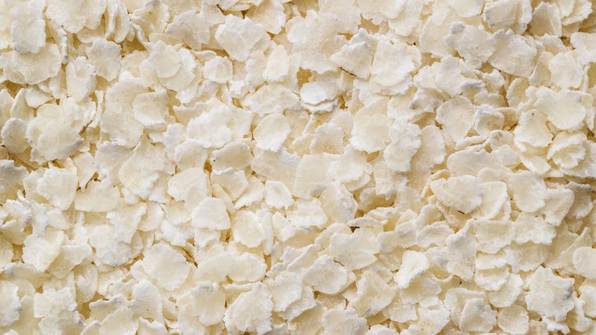 Płatki ryżowe to idealna alternatywa dla popularnych płatków kukurydzianych. W płatkach ryżowych znajdziemy wapń, żelazo, a także cenne witaminy z grupy B.