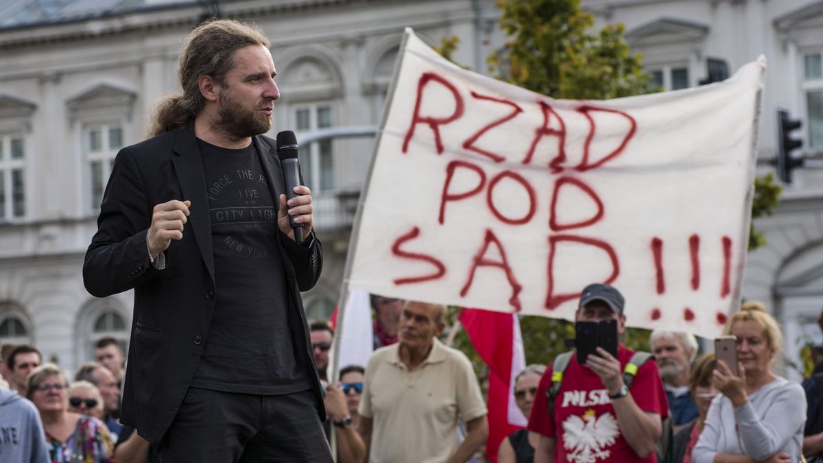 WARSAW, MASOVIA, POLAND - 2021/09/15: Dobromir Sosnierz, member of parliament and  Konfederacja (Confederation) political party speaks during the demonstration.
Hundreds of people gathered outside the parliament in Warsaw to participate in a protest entitled "Stop Sanitary Segregation" organized by the Confederation (Konfederacja) far-right nationalist political party. Participants wanted to oppose sanitary segregation, coercion of COVID-19 vaccinations and the new Law 1449 - it is about the act on preventing and combating infections and infectious diseases in humans, which provides, inter alia, financial penalties for people who lie or conceal certain information during the epidemiological interviews. (Photo by Attila Husejnow/SOPA Images/LightRocket via Getty Images)