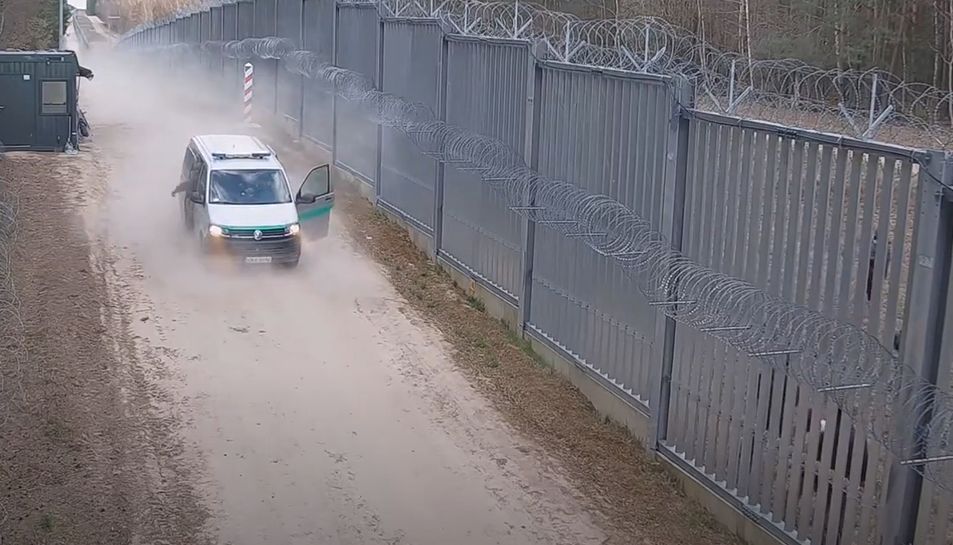 Kamieniami w polskie służby. Gorąca doba na granicy