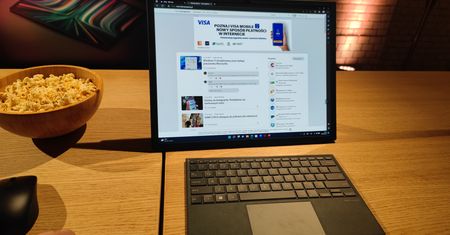 ASUS pokazuje 17-calowy notebook ze składanym ekranem