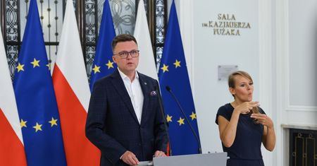 Rewolucja w emeryturach? Hołownia zapowiada ustawę