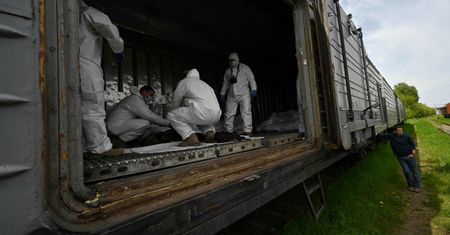 Zwłoki Rosjan zostawione pod Kijowem. "Traktują ich jak śmieci"