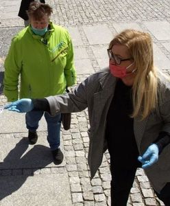 Koronawirus. Umorzono śledztwo ws. rozdawania maseczek. Nie stworzono zagrożenia epidemiologicznego