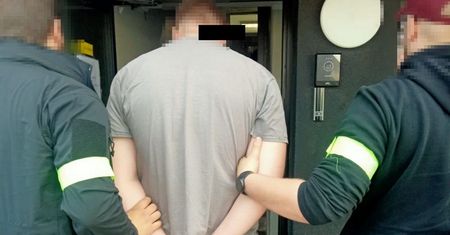 Rodzice sprawdzili telefon 11-latki. Od razu zadzwonili na policję
