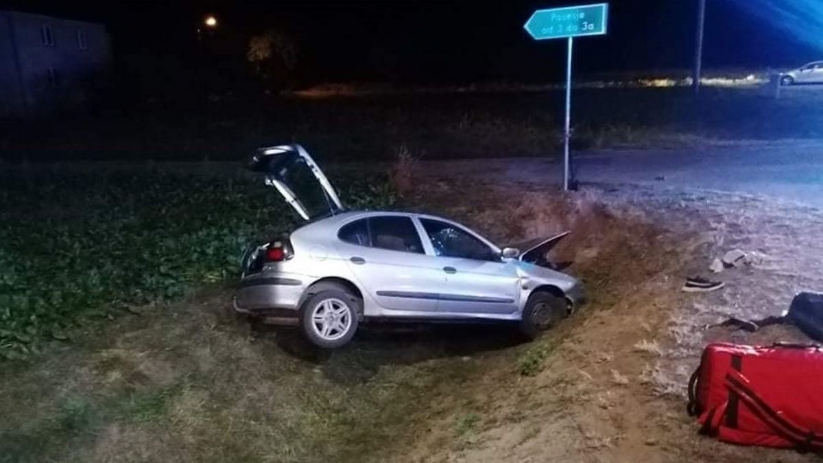 Samochód wpadł do rowu