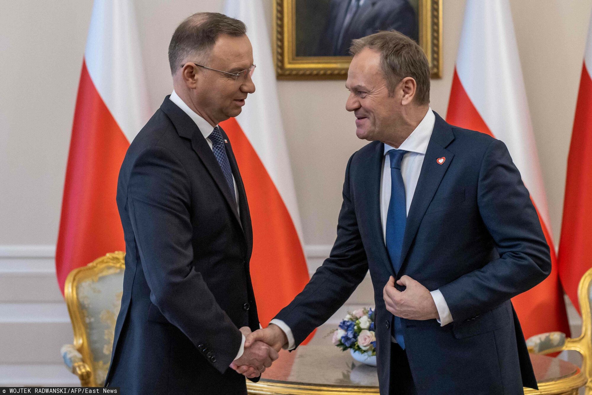 Archiwum zagraniczne East News 2024-02
(FILES) Polish President Andrzej Duda (L) and Polish Prime Minister Donald Tusk (R) shake hands during their meeting at the Presidential Palace in Warsaw, Poland, on January 15, 2024. US President Joe Biden will host Poland's squabbling premier and president next month, the White House said on February 15, 2024, to shore up solidarity for Ukraine's fight against the Russian invasion. (Photo by Wojtek Radwanski / AFP)
WOJTEK RADWANSKI