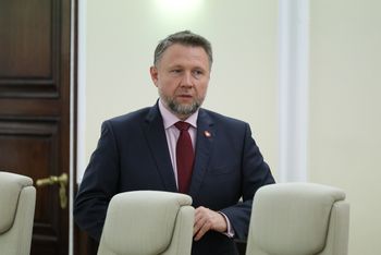 Dywersja na kolei. Kierwiński: "Wystawiono czerwone noty Interpolu"