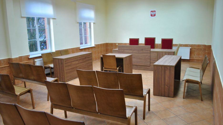 Warszawa. Kierowca, który spowodował wypadek na ulicy Sokratesa, stanął przed sądem. Odpowiada za śmierć mężczyzny, który z rodziną przechodził przez pasy