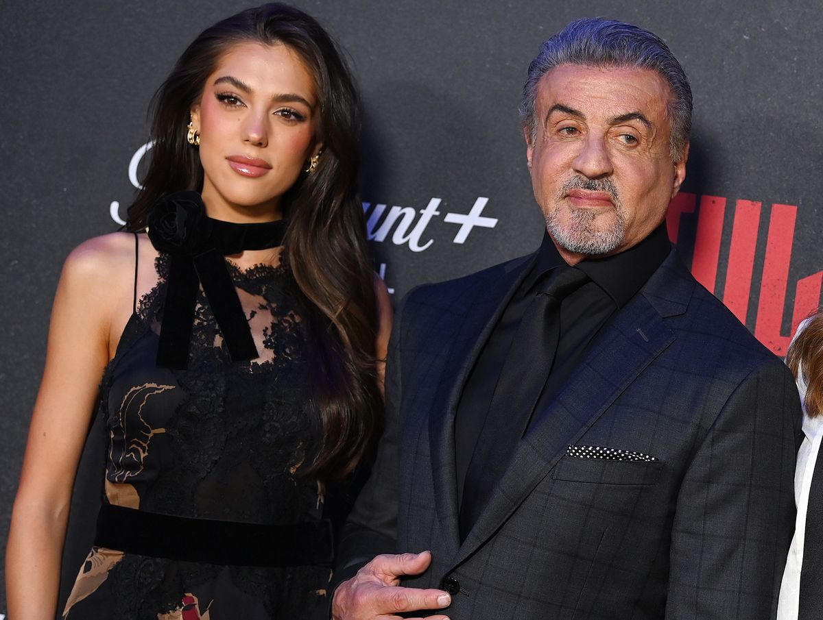 Sistine Stallone i jej ojciec, Sylvester Stallone na premierze serialu "Tulsa King"