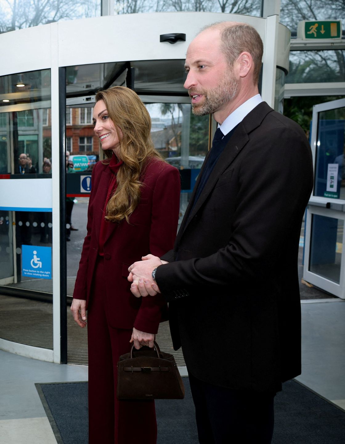 Kate Middleton i książę William odwiedzają szpital