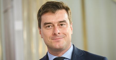 Krótszy dzień pracy dla urzędników. Mogą "pojechać nad jezioro"