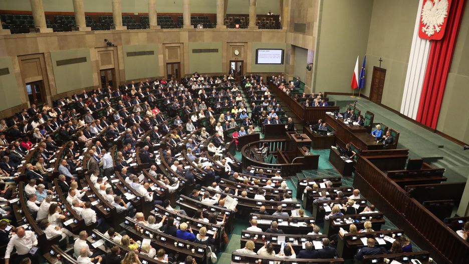 Najnowszy sondaż nie daje PiS-owi szans na zwycięstwo w wyborach