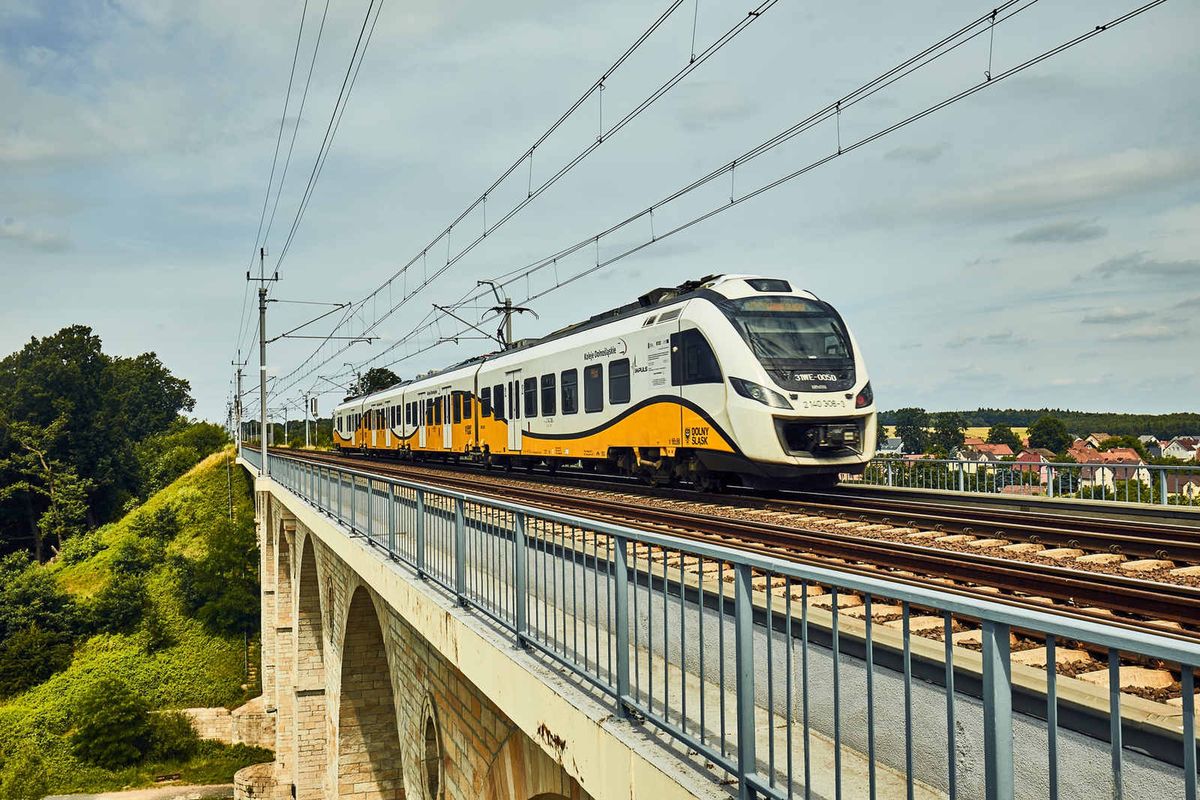 Do tych miast znów dojadą pociągi. Nowe umowy na remont i budowę torowisk