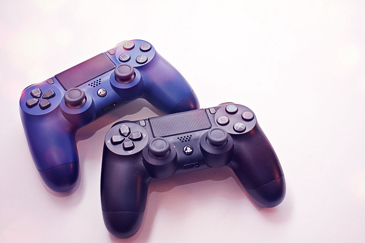 Czym różni się PS4 od PS3? Przydatne wskazówki przed zakupem