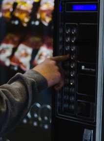 Reverse vending machines for collecting containers have arrived at the beach, the "preferred landfill" of tourists